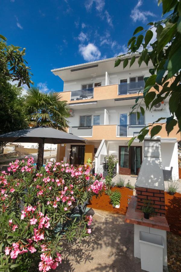 Apartamento Oleander Malinska Exterior foto